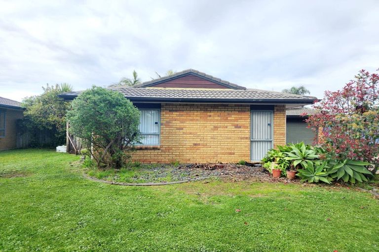 Photo of property in 8 Huntington Drive, Huntington Park, Auckland, 2013