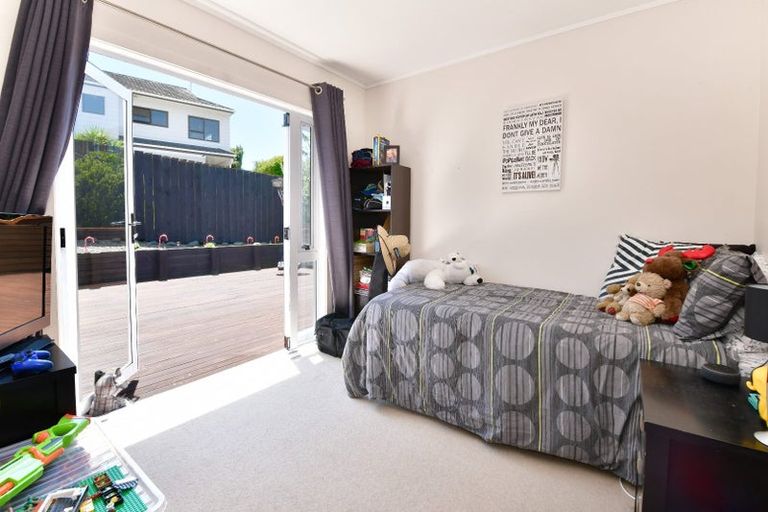 Photo of property in 2/4 Kenneth Hopper Place, Manly, Whangaparaoa, 0930