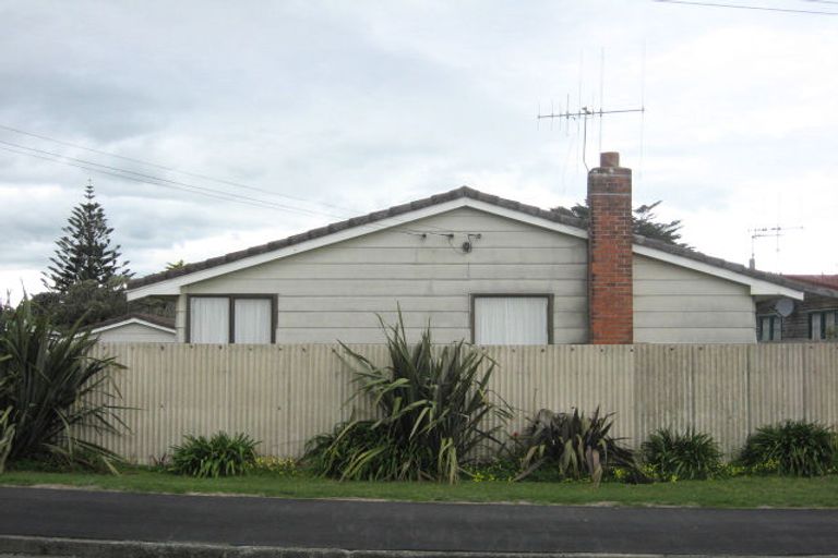 Photo of property in 114 Park Avenue, Waitarere Beach, Levin, 5510