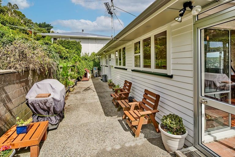 Photo of property in 27 Bedford Street, Northland, Wellington, 6012
