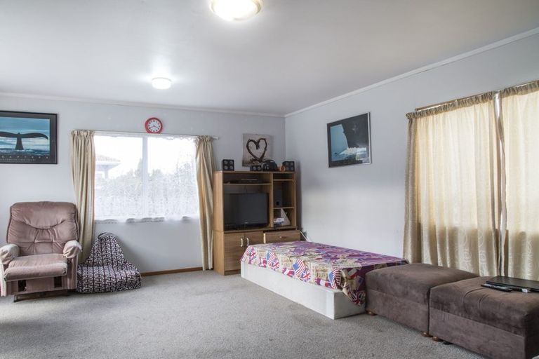 Photo of property in 1/39 Woodcote Drive, Glenfield, Auckland, 0629