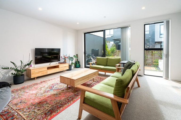 Photo of property in 2/210 Karori Road, Karori, Wellington, 6012