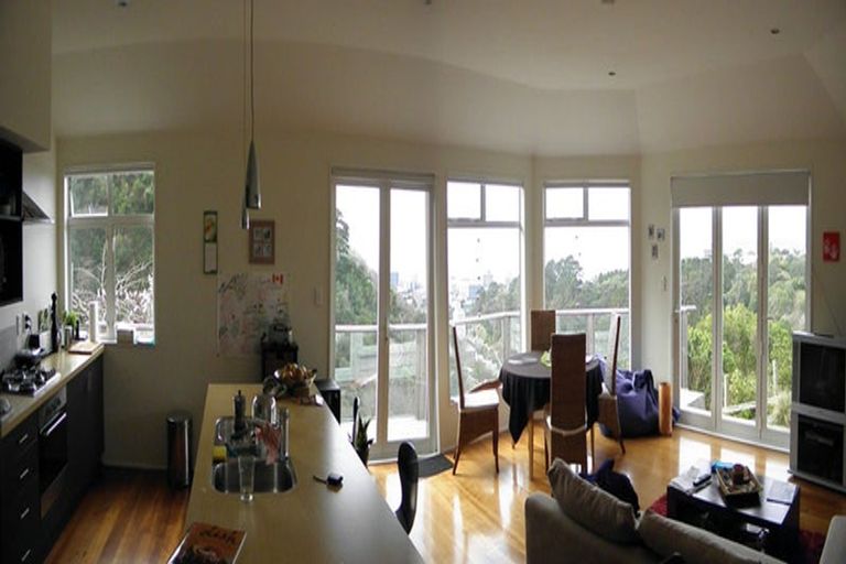 Photo of property in 45 Garden Road, Northland, Wellington, 6012