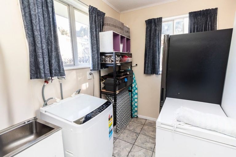 Photo of property in 1 Tiroiti Grove, Stokes Valley, Lower Hutt, 5019