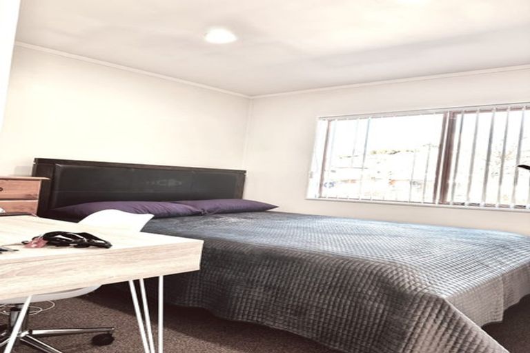 Photo of property in 4/30 Matthews Road, Clover Park, Auckland, 2019