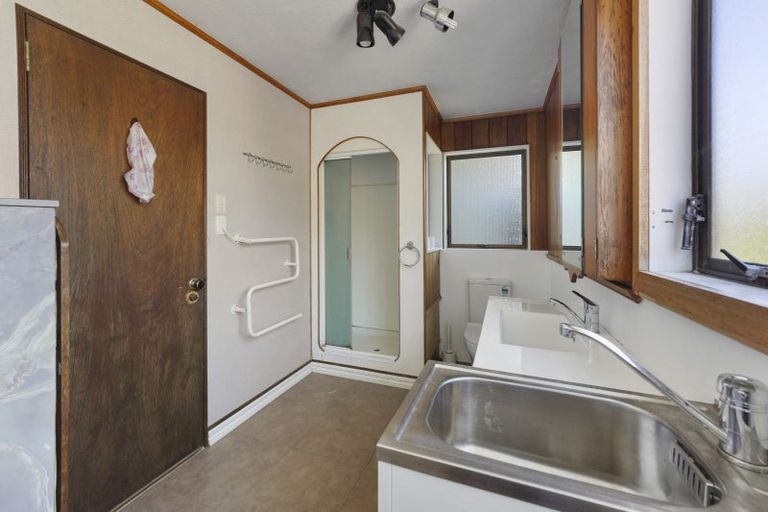 Photo of property in 201 Queens Drive, Lyall Bay, Wellington, 6022