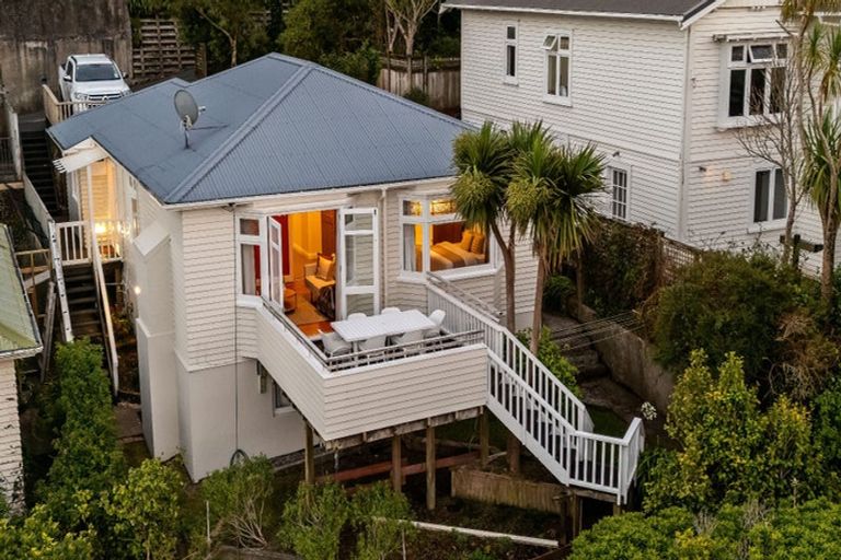 Photo of property in 82 Mortimer Terrace, Brooklyn, Wellington, 6021