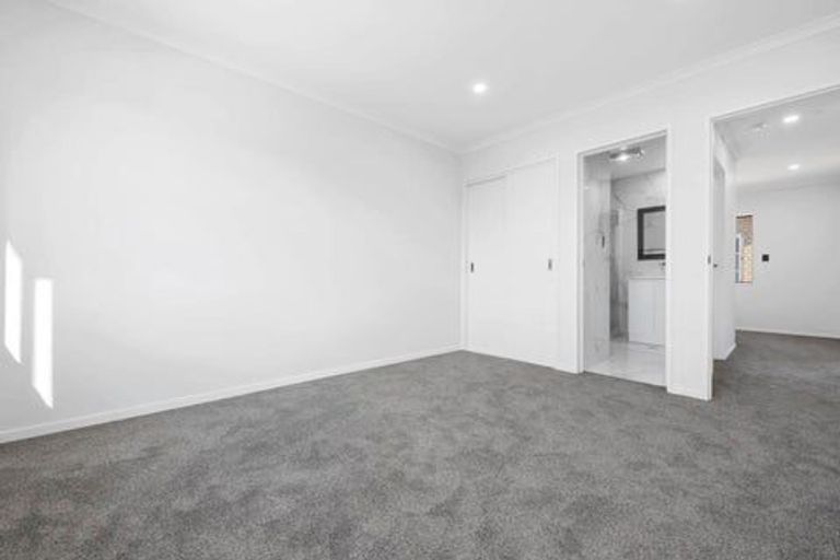 Photo of property in 10e Kent Road, Manurewa, Auckland, 2102