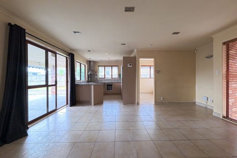 Photo of property in 593 Great South Road, Rosehill, Papakura, 2113