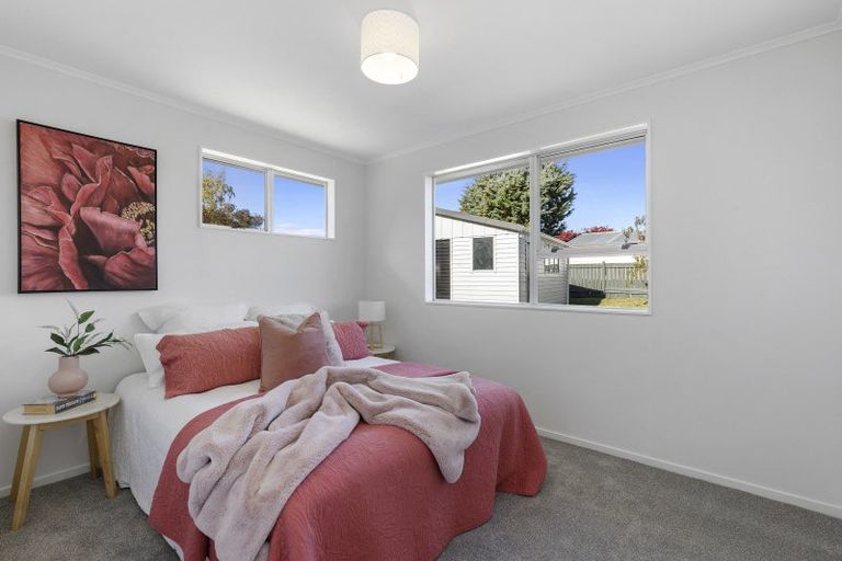 Photo of property in 24 Hartford Crescent, Totara Park, Upper Hutt, 5018