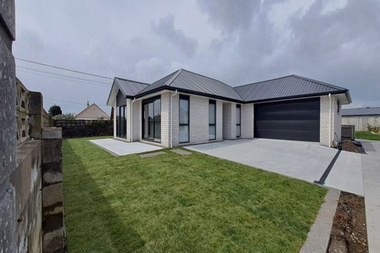 Photo of property in 12 Wilton Street, Westown, New Plymouth, 4310