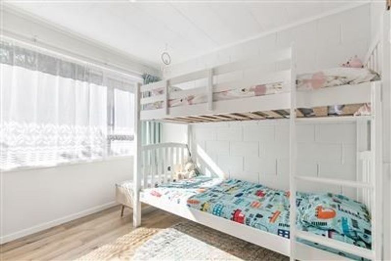 Photo of property in 1/34 Drome View Place, Beach Haven, Auckland, 0626