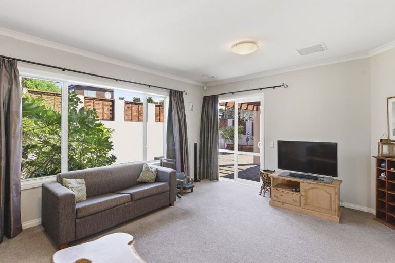 Photo of property in 10 Metzenthin Close, Raumati South, Paraparaumu, 5032