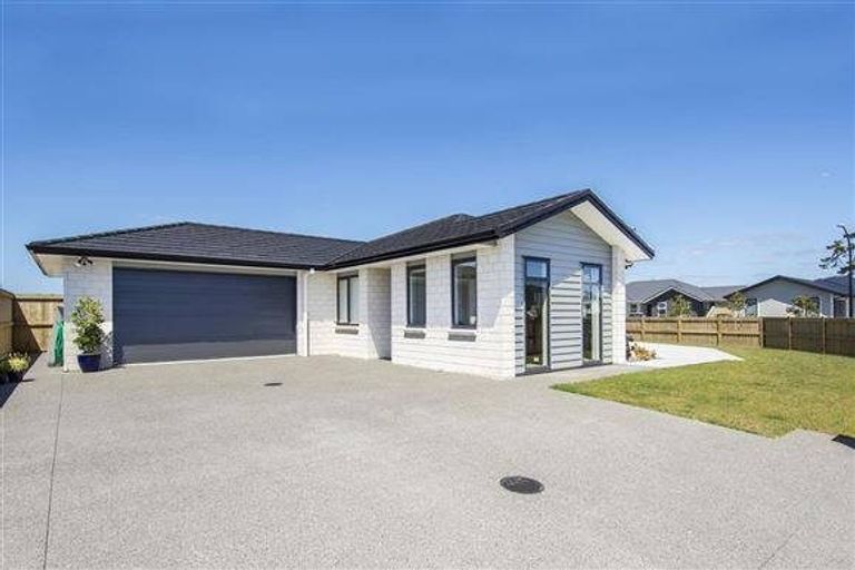 Photo of property in 9 Hiria Crescent, Papamoa Beach, Papamoa, 3118