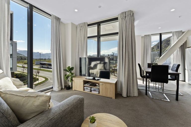 Photo of property in Wyndham Gardens Apartments, 30 Red Oaks Drive, Frankton, Queenstown, 9300