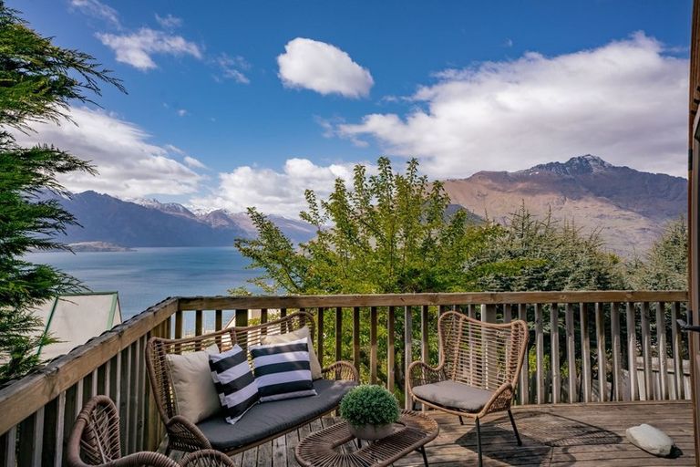 Photo of property in 138a Wynyard Crescent, Fernhill, Queenstown, 9300