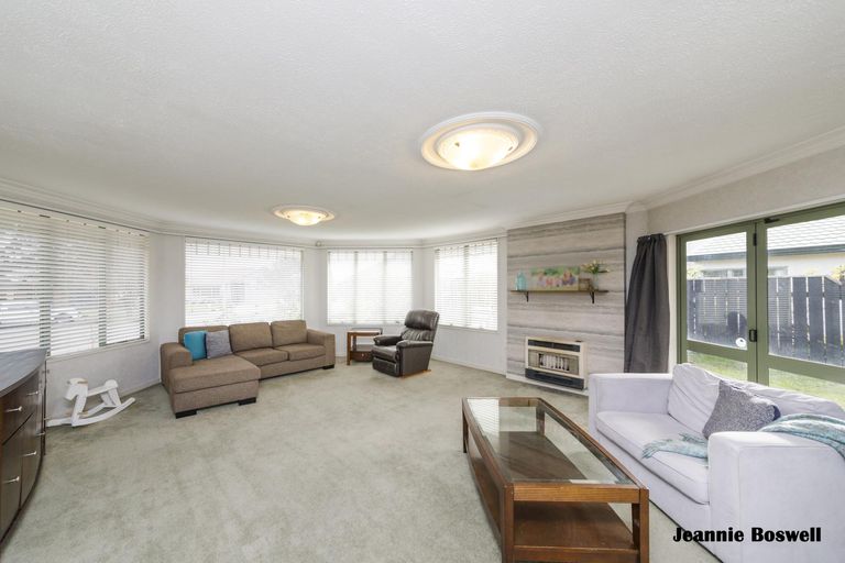 Photo of property in 30 Caroline Crescent, Highbury, Palmerston North, 4412