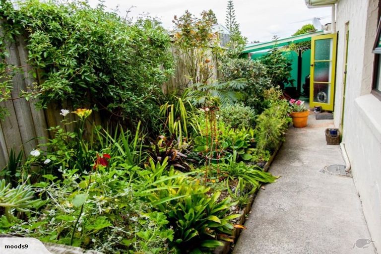 Photo of property in 2/51 View Road, Henderson, Auckland, 0612