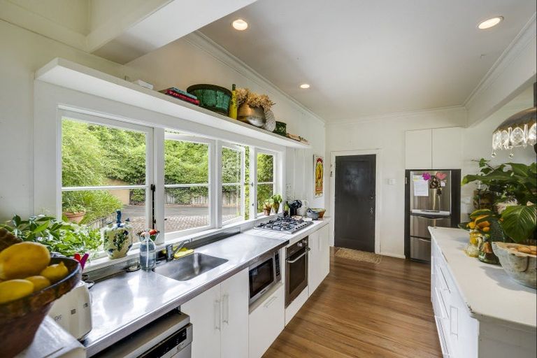 Photo of property in 56 Lucknow Road, Havelock North, 4130