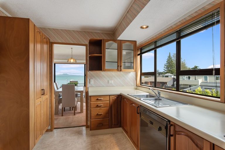 Photo of property in 2/30 Manly Esplanade, Browns Bay, Auckland, 0630