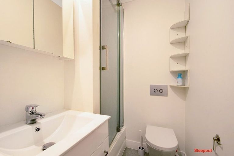 Photo of property in 18 Sherwood Avenue, Te Atatu South, Auckland, 0610