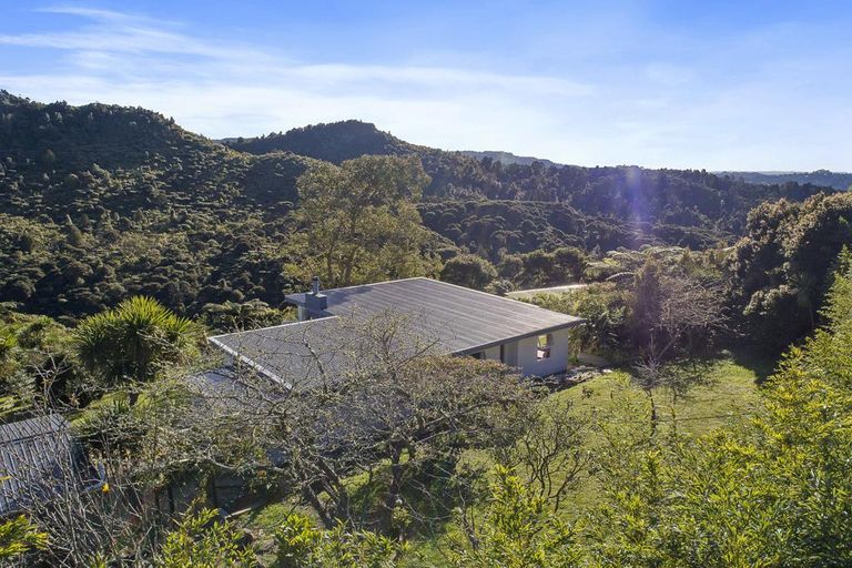 Photo of property in 305 Forest Hill Road, Waiatarua, Auckland, 0612