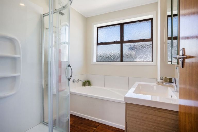 Photo of property in 16 Eskdale Road, Papakowhai, Porirua, 5024