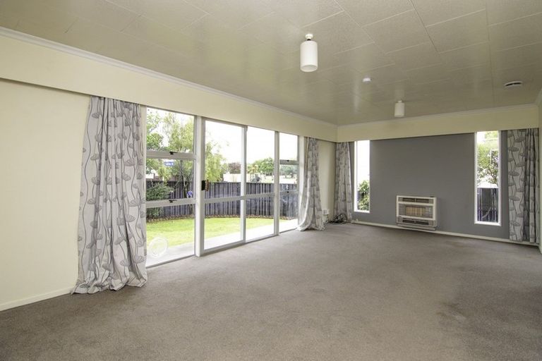 Photo of property in 33 Rhodes Drive, Kelvin Grove, Palmerston North, 4414
