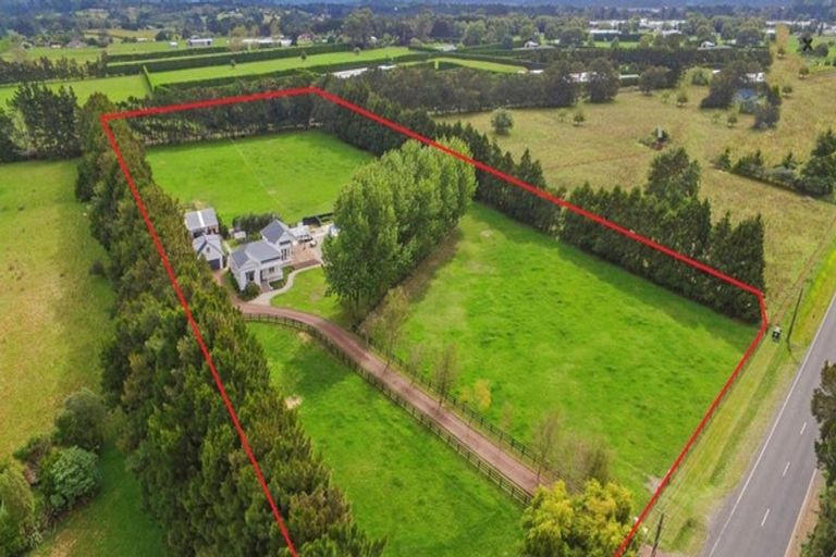 Photo of property in 62 Boord Crescent, Kumeu, 0891