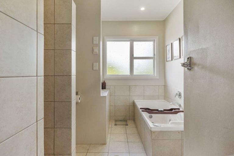 Photo of property in 99 Lake Crescent, Hamilton Lake, Hamilton, 3204