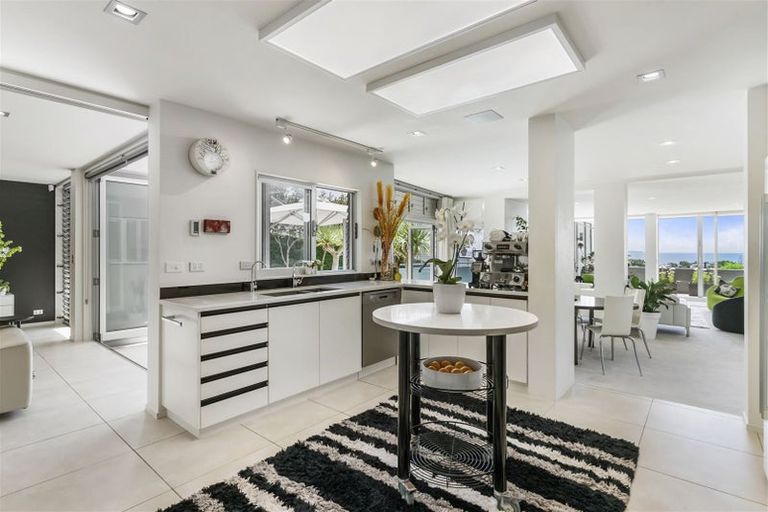 Photo of property in 10a Eastcliffe Road, Castor Bay, Auckland, 0620
