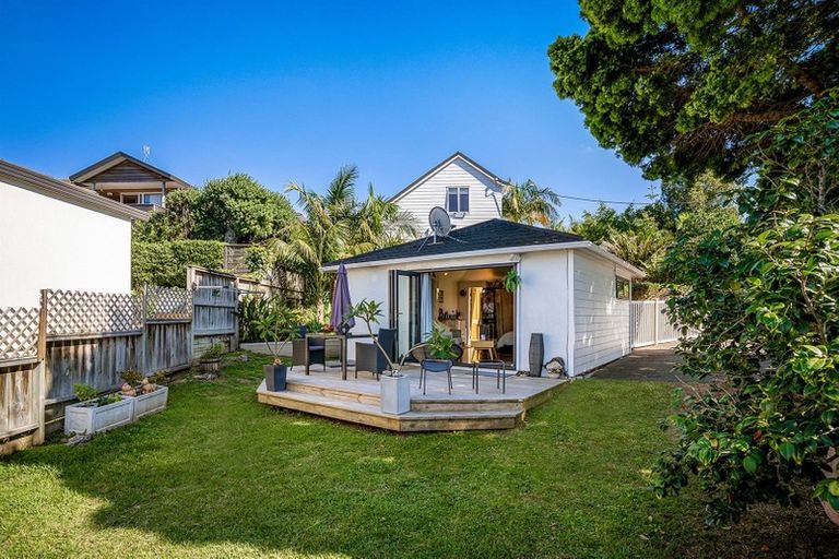 Photo of property in 1/2 Heathcote Road, Castor Bay, Auckland, 0620