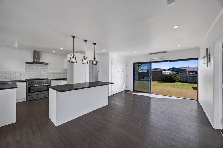 Photo of property in 37 Kamahi Avenue, Hawera, 4610