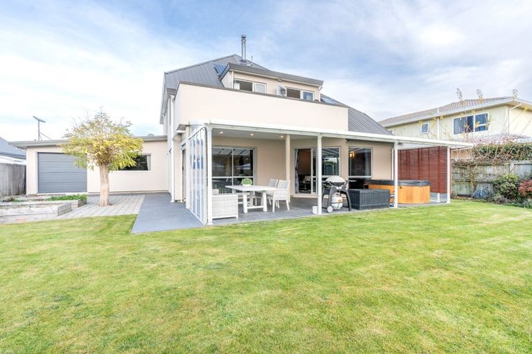 Photo of property in 7 Goodall Place, Redwood, Christchurch, 8051