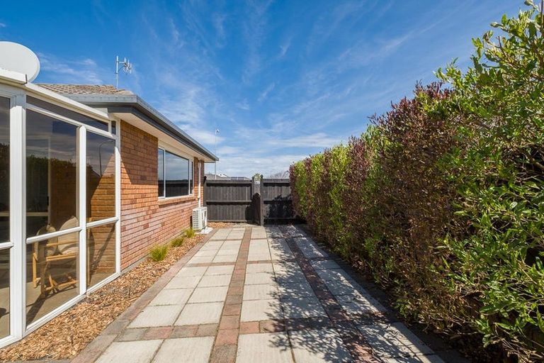 Photo of property in 14 Rue De La Mare, Parklands, Christchurch, 8083