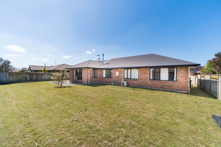 Photo of property in 15 Orlando Way, Kelvin Grove, Palmerston North, 4414