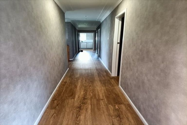 Photo of property in 5 Sutton Crescent, Papatoetoe, Auckland, 2025