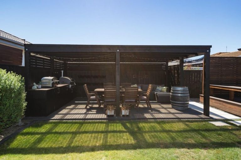 Photo of property in 77 Waratah Street, Avondale, Christchurch, 8061