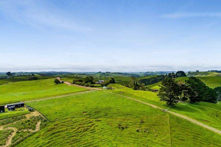 Photo of property in 888b Otaraoa Road, Tikorangi, Waitara, 4383