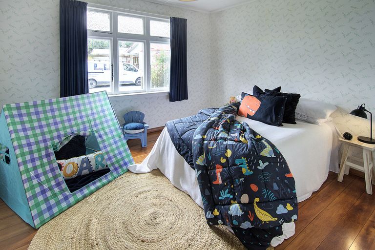 Photo of property in 6 Lansdowne Crescent, Lansdowne, Masterton, 5810