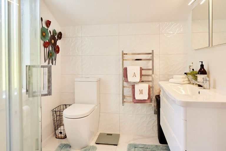 Photo of property in 1 Singers Road, Korokoro, Lower Hutt, 5012