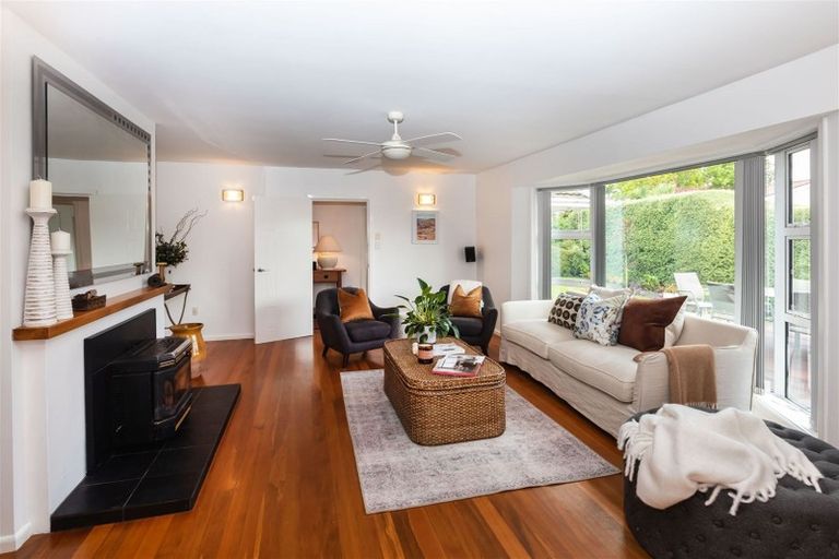 Photo of property in 8 Ladbrokes Place, Fendalton, Christchurch, 8052