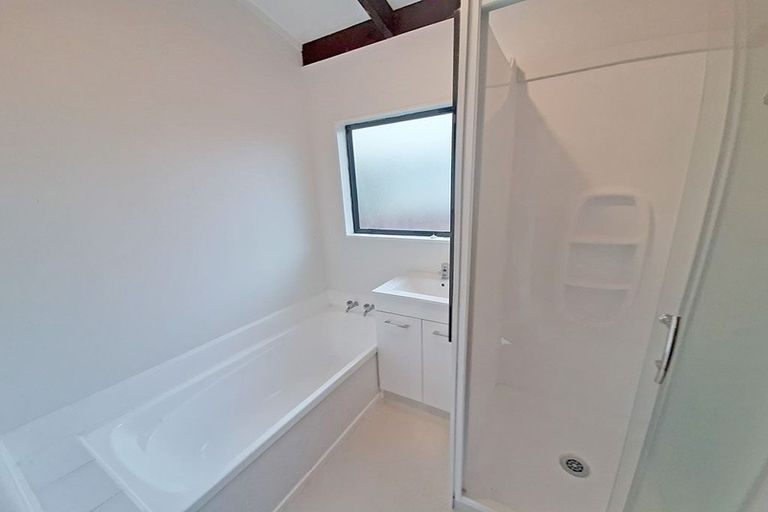 Photo of property in 2/215a Swanson Road, Henderson, Auckland, 0610