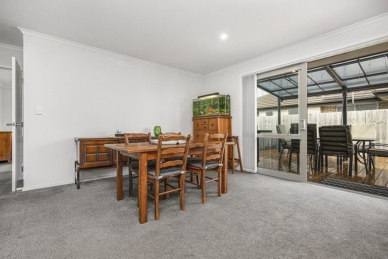 Photo of property in 15 Lamborn Drive, Papakura, 2110