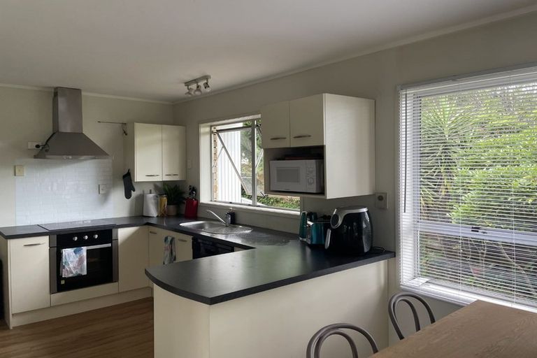 Photo of property in 2/13 Gretel Place, Hillcrest, Auckland, 0627