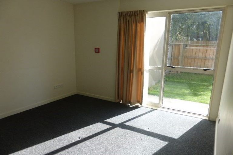 Photo of property in 4/30 Mathesons Road, Phillipstown, Christchurch, 8011