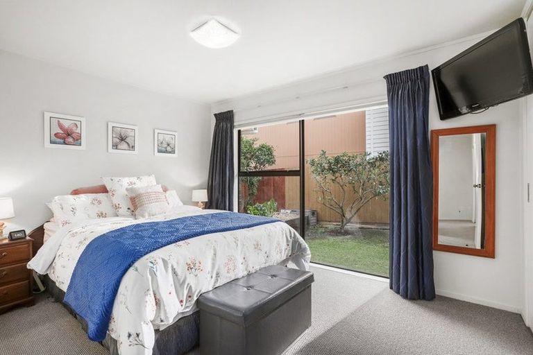 Photo of property in 2/248 Great North Road, Henderson, Auckland, 0612