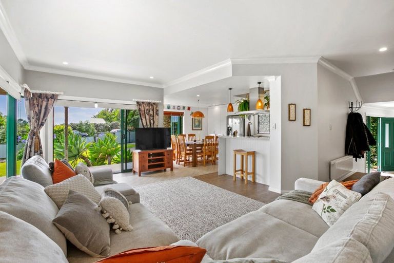 Photo of property in 128 Wairau Road, Oakura, 4314