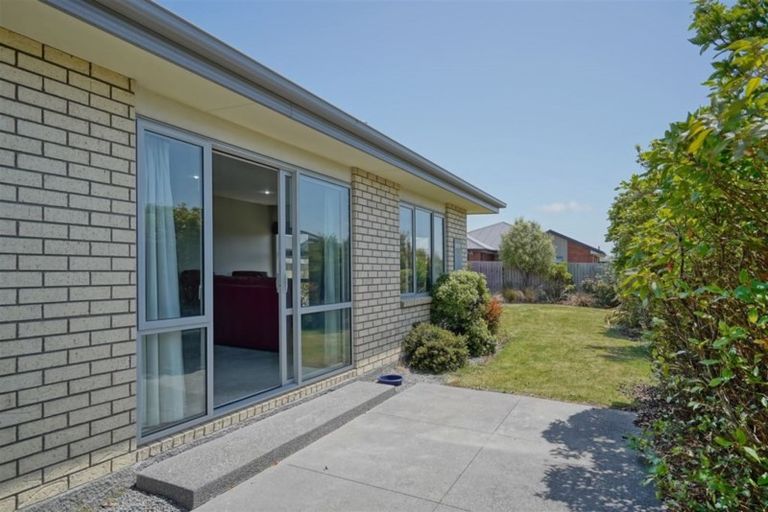 Photo of property in 11 Saint Peters Close, Woolston, Christchurch, 8062