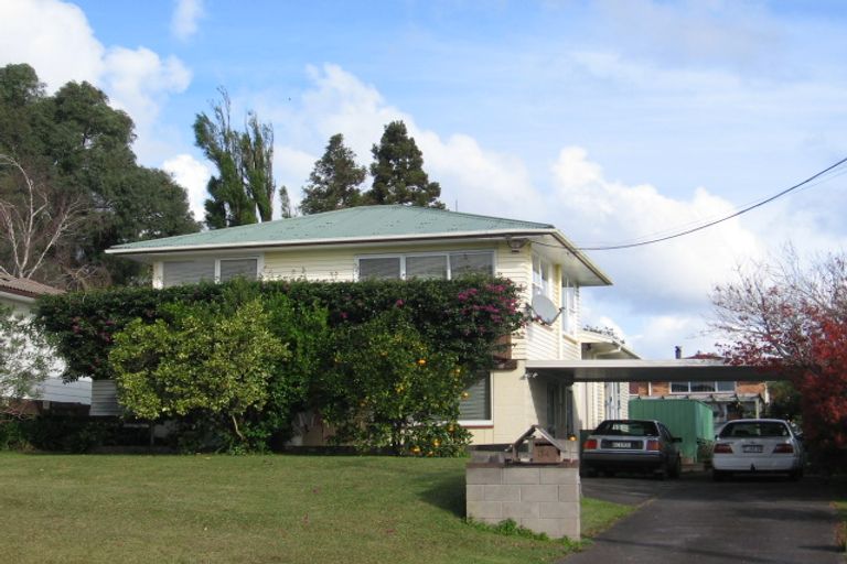 Photo of property in 34 Taipari Road, Te Atatu Peninsula, Auckland, 0610